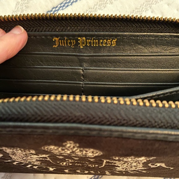 Juicy Couture Wallet - Picture 5 of 5